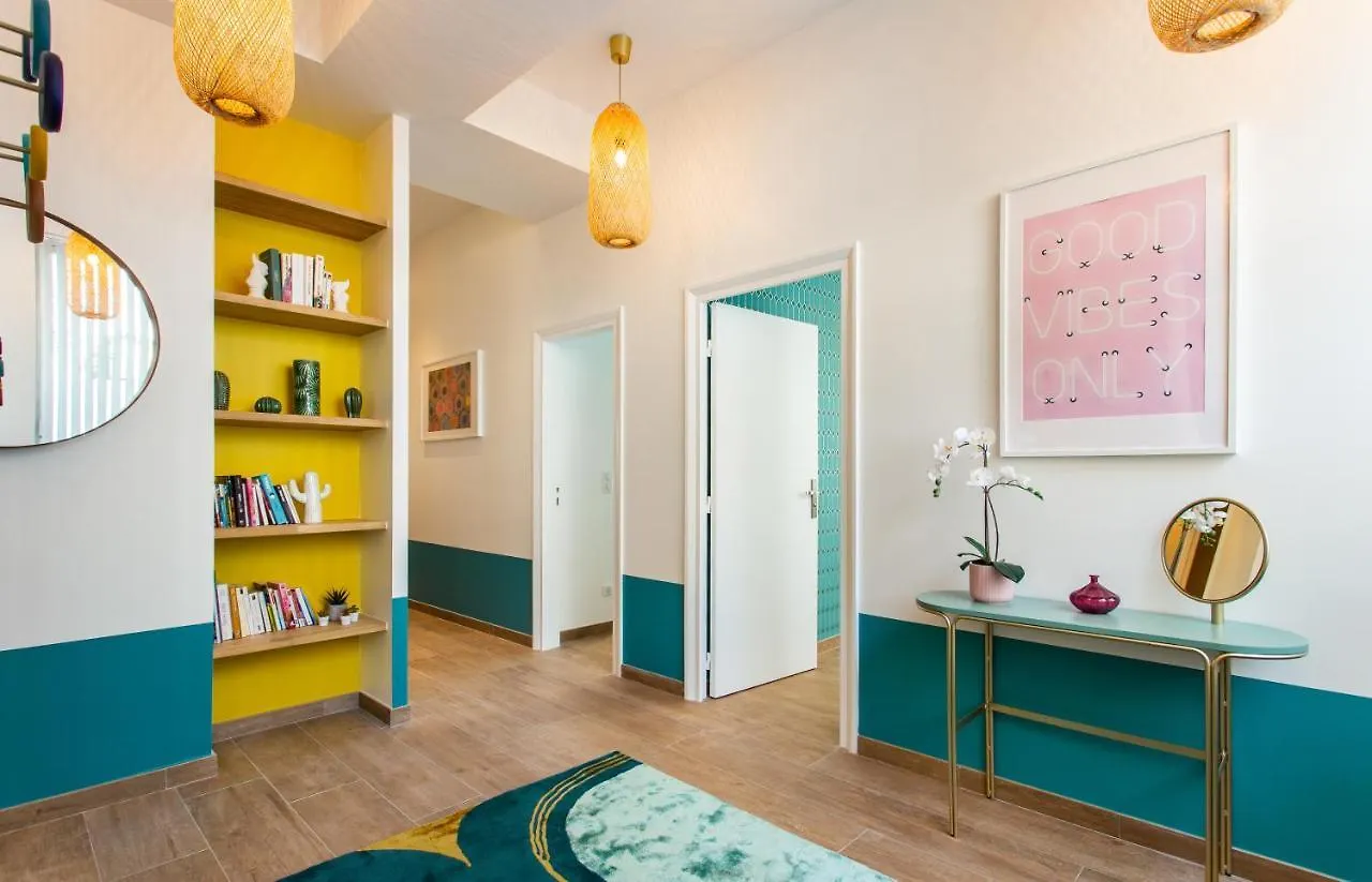 Amazing Apartment - 3Br-10P - Nation 파리 0*,  프랑스